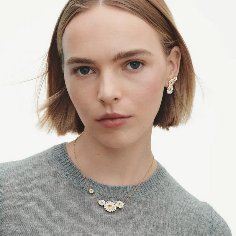 På model - Georg Jensen Daisy øreringe med 3 lag i forgyldt