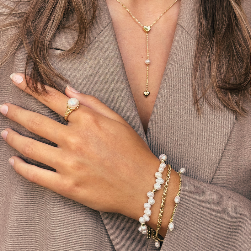 På model: Ring | KARLA PEARL Forgyldt Sølv