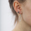 På model: Christina Jewelry øreringe - Sparkling Circles, oxideret sølv
