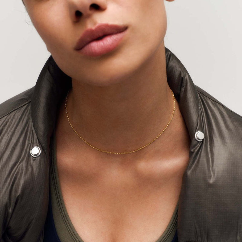 På model: Basic Puffer Halskæde ⎮ Forgyldt