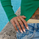På model: Store Fusion Contrast ring ⎮ Forgyldt