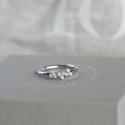 Ro Copenhagen - Fryd diamantring M i 18kt Hvidguld.