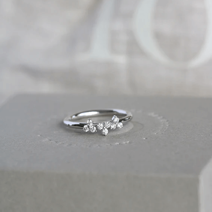 Ro Copenhagen - Fryd diamantring M i 18kt Hvidguld.