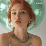 På model: Studio Z Endless Waves øreringe i forgyldt 