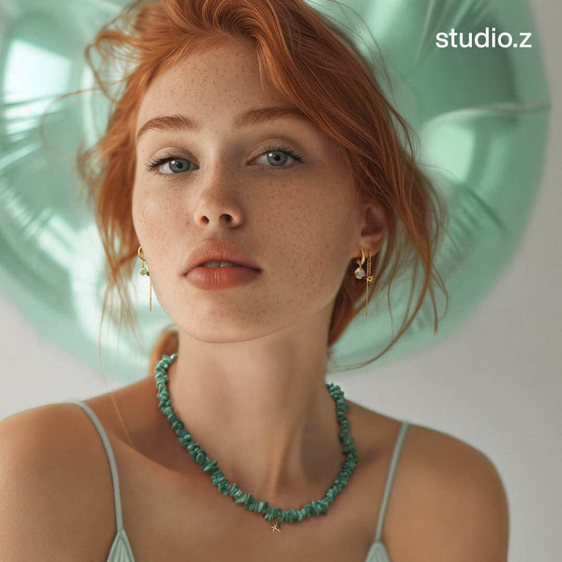 På model: Studio Z Endless Waves øreringe i forgyldt 