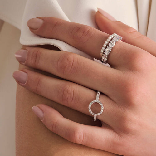 På model: Sif Jakobs ring - Ellera Perla i sølv