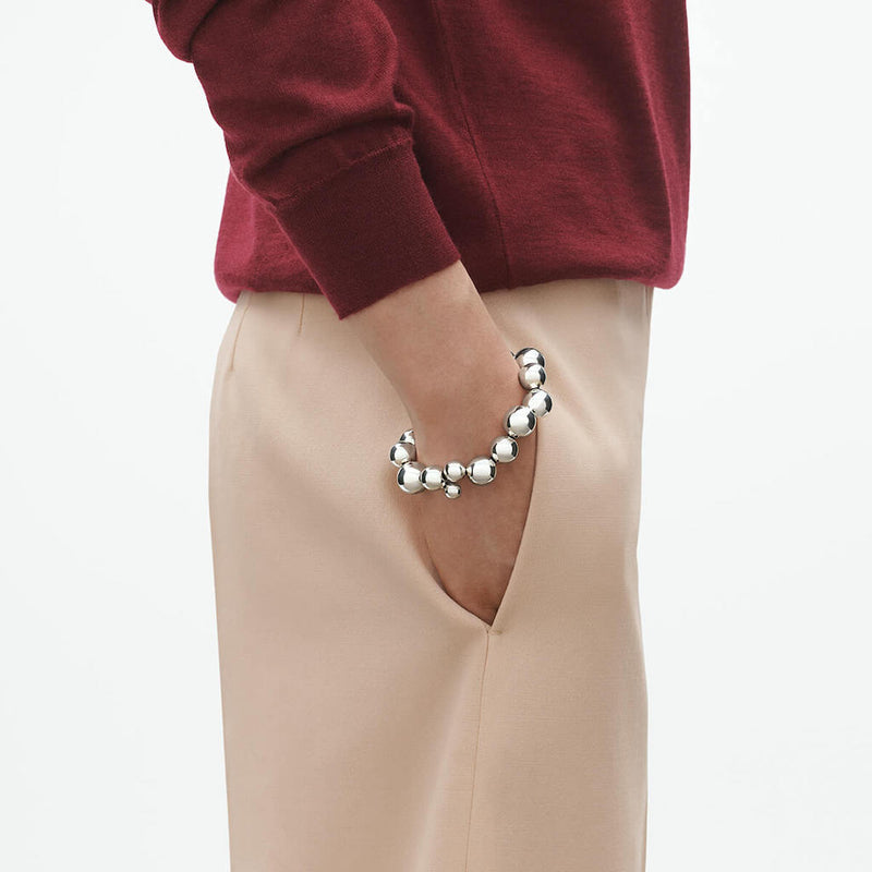 På model: Moonlight Grapes armbånd i sølv 