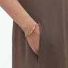 På model: Georg Jensen Reflect armring i 18 kt. guld