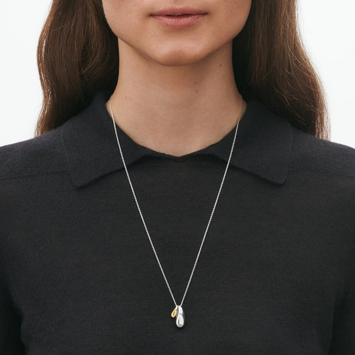 På model: Georg Jensen Reflect halskæde i sølv & 18 kt. guld