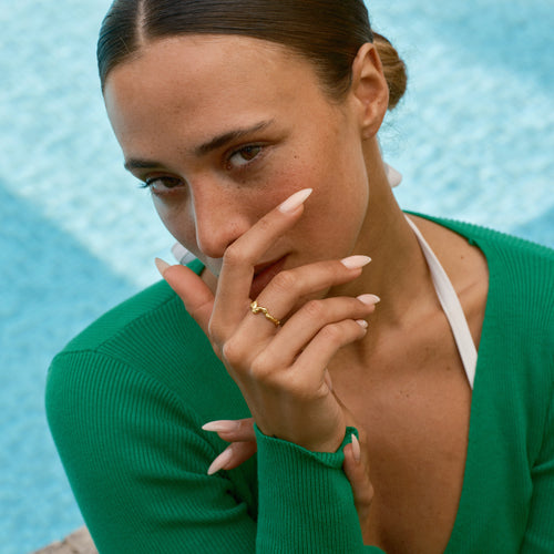 På model: Lille Fusion Contrast ring ⎮ Forgyldt