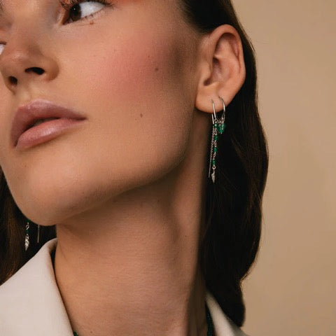 På model: Izabel Camille øreringe - Morgan, sølv