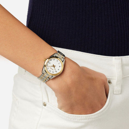 På model: Seiko dameur med lænke SUR466P1