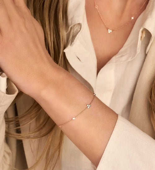 På model: Spirit Icons armbånd - Alma i forgyldt 