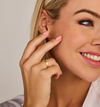 På model: Spirit Icons ring - Raw med zirkonia i forgyldt