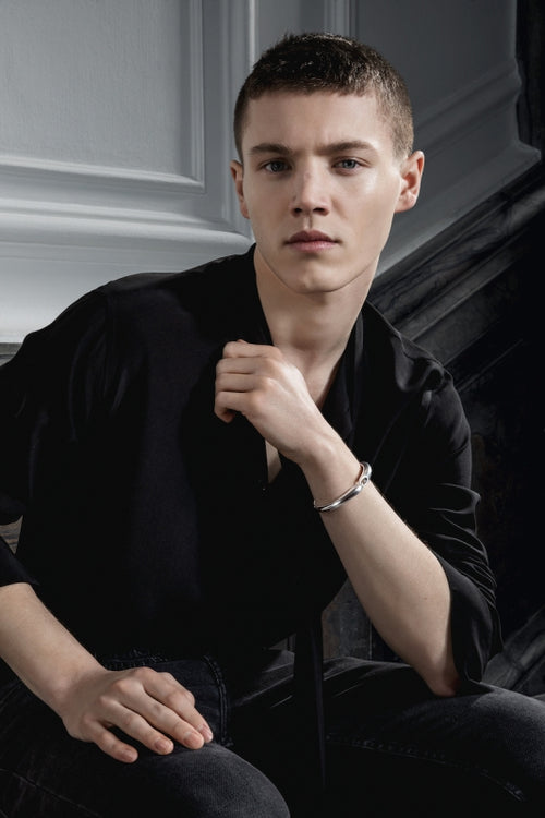 Torun armring i sterling sølv på model - 20001096