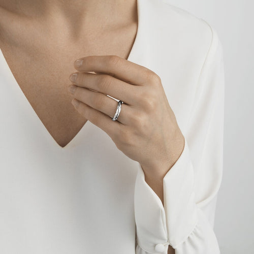 Georg Jensen Offspring ring på model - 20000136